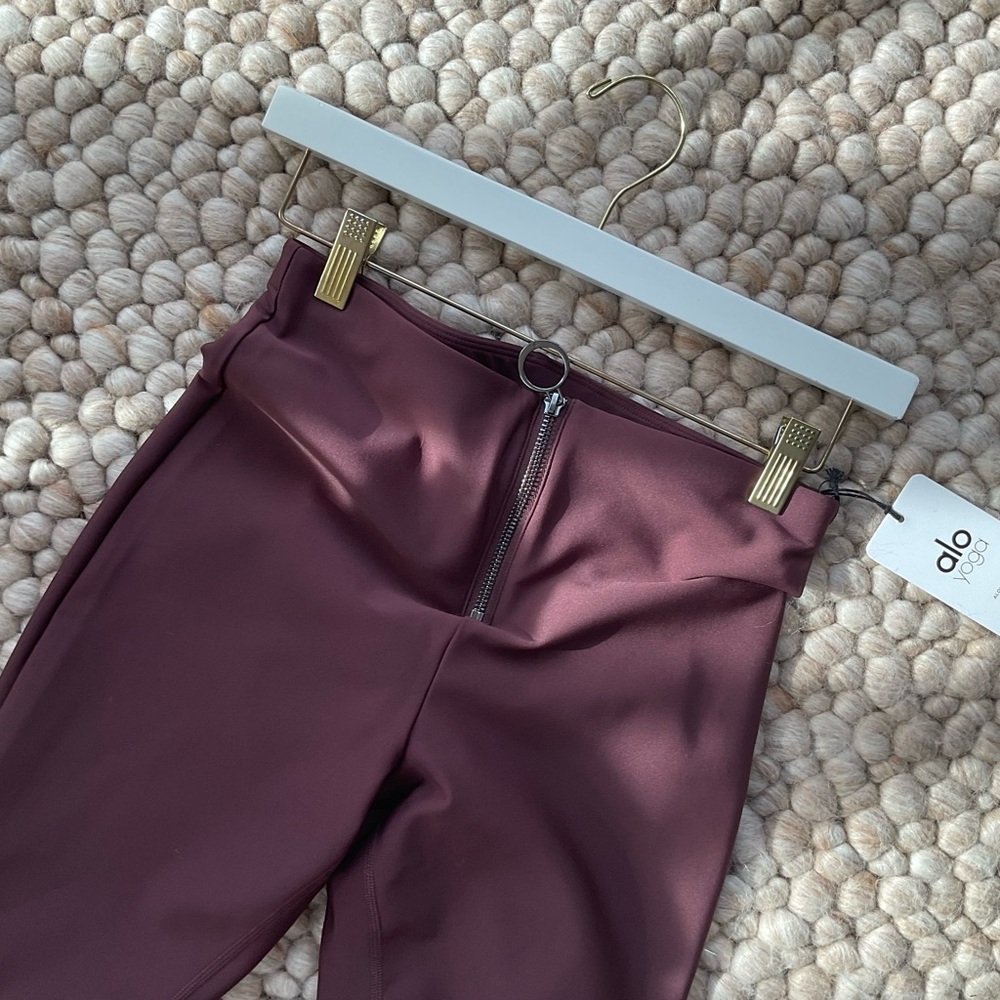 Ali Yoga high waist Fast Legging in Cherry Cola, size M NWT